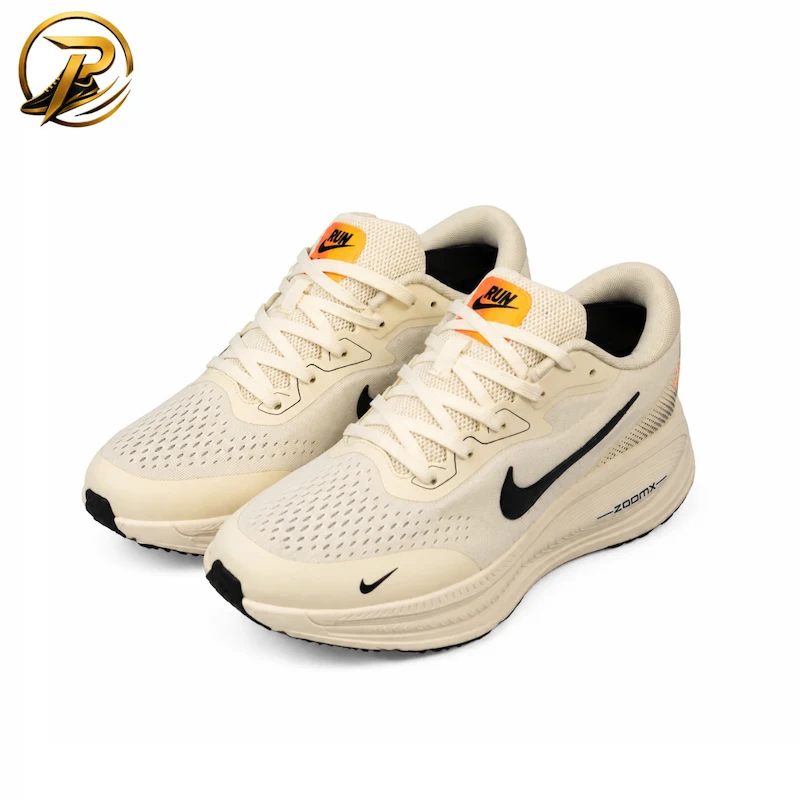 1 کتانی رانینگ نایک مدل Nike Vomero 18 GORTEX کرم